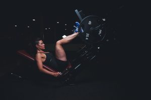 Ćwiczenia bicepsu dla kobiet: jak wzmocnić ramiona i poprawić sylwetkę?