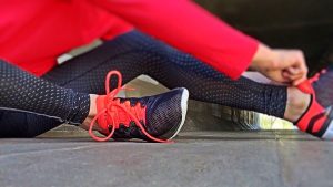 Ćwiczenia z hantlami w domu: efekty, bezpieczeństwo i techniki