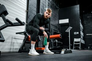 Sit up – jak prawidłowo ćwiczyć oraz unikać błędów?